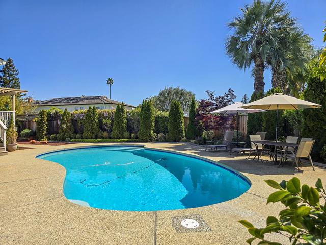 6128 Corte De La Reina, San Jose CA: https://media.crmls.org/mediaz/bdec66d9-9c7e-448f-9f50-fac77e3f70a1.jpg