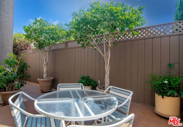 1621 Hilts Avenue, Los Angeles CA: https://media.crmls.org/mediaz/bdeca6ab-4180-4d58-aacc-c8e3ceaa1d4c.jpg