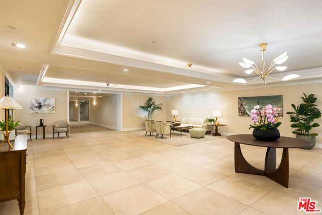 300 N Swall Drive, Beverly Hills CA: https://media.crmls.org/mediaz/bdecf7bd-39fd-4bc1-97fc-7d7c55d83b96.jpg