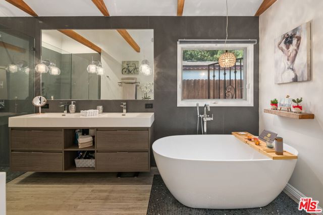 521 S Parish Place, Burbank CA: https://media.crmls.org/mediaz/bded3492-fb0e-45ed-bc09-095c610594d8.jpg