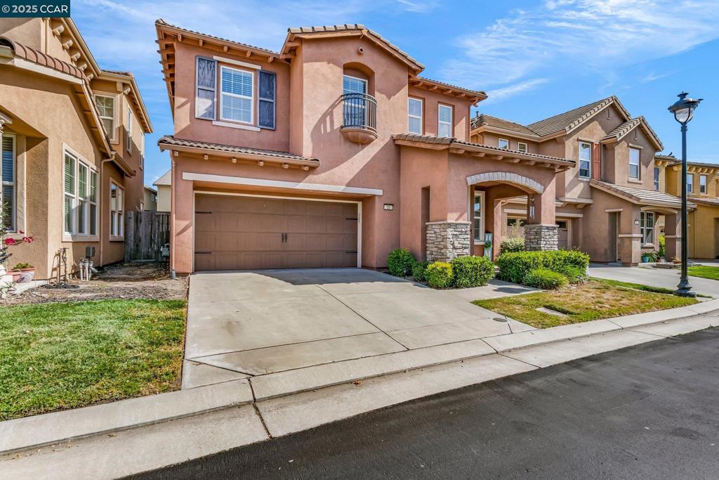 35 Belluno Dr
