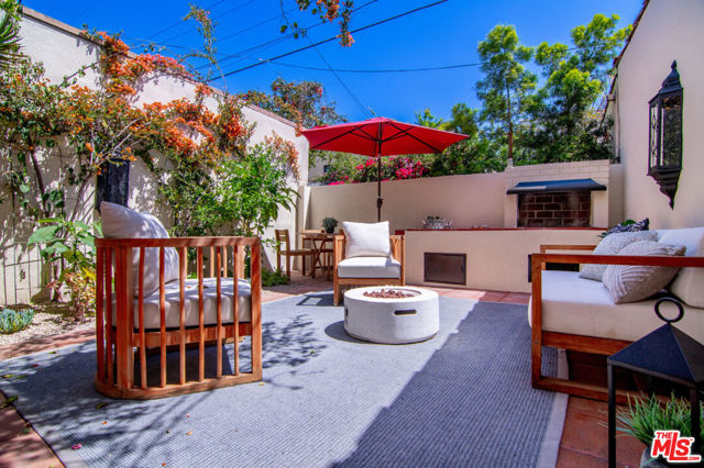 336 N Orange Drive, Los Angeles CA: https://media.crmls.org/mediaz/bdedd47c-071c-4018-a2b0-55aed287f0c1.jpg