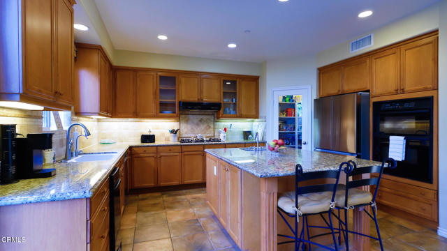 Detail Gallery Image 13 of 35 For 650 Charleston Pl, Ventura,  CA 93004 - 4 Beds | 3 Baths