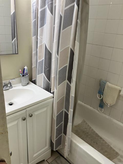 3867 71 Menlo Avenue, San Diego CA: https://media.crmls.org/mediaz/bdee29d8-1e6c-494f-9574-71fd2f3efbf1.jpg