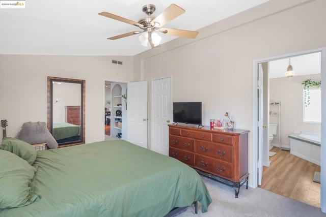 16711 Marsh Creek Rd, Clayton CA: https://media.crmls.org/mediaz/bdee2b82-29b6-4f66-8ec7-1d058055c940.jpg