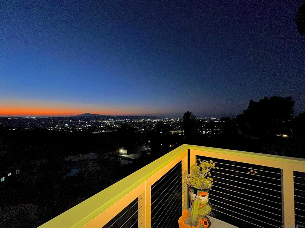 https://media.crmls.org/mediaz/bdee3f2d-7cc0-4f64-b18a-c833e2a168ae.jpg?preset=X-Large