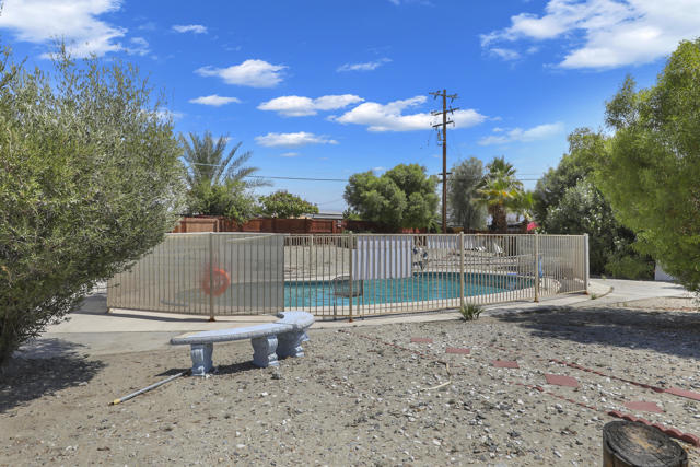 42570 Stephani Circle, Palm Desert CA: https://media.crmls.org/mediaz/bdee7558-b3d3-4aea-858b-a67a2fea88c3.jpg