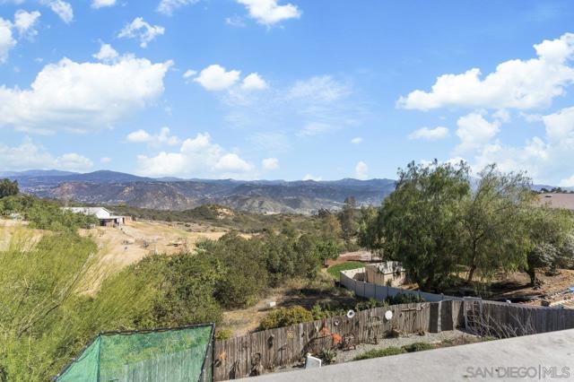 2216 Crest Dr, El Cajon CA: https://media.crmls.org/mediaz/bdee8506-262e-4022-9faa-c39b0991cfc3.jpg