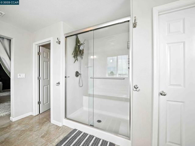 2433 Sanders Ln, Fairfield CA: https://media.crmls.org/mediaz/bdee8d6b-7bdc-4887-bc38-cee26117715e.jpg