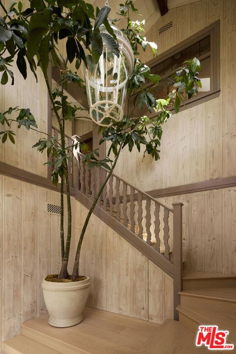 239 W Channel Road, Santa Monica CA: https://media.crmls.org/mediaz/bdee92c1-4a8e-46b9-9c20-e5a938f54c85.jpg