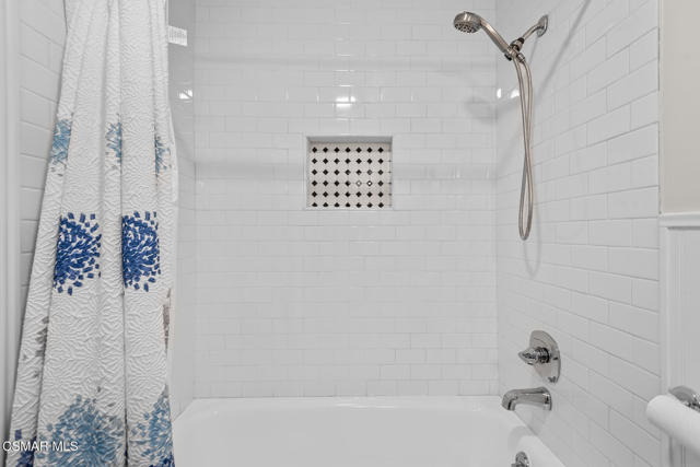 364 Longwood Court, Thousand Oaks CA: https://media.crmls.org/mediaz/bdeeaa71-fd89-4032-aabe-ab89cd481e35.jpg