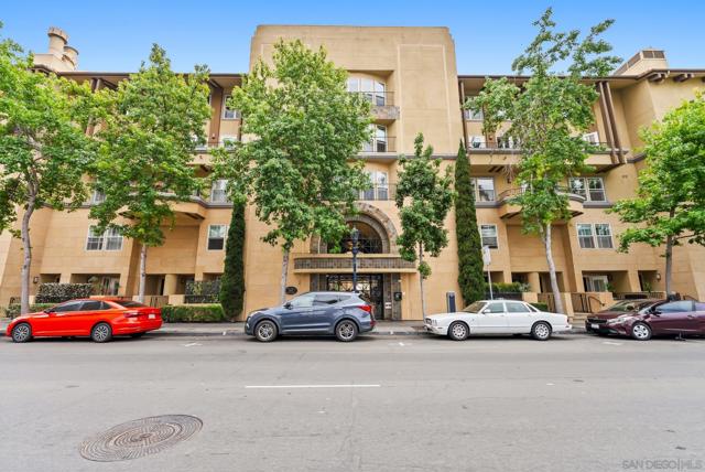 301 W G St, San Diego CA: https://media.crmls.org/mediaz/bdeebbcc-554f-4769-b0fe-99823d870e67.jpg