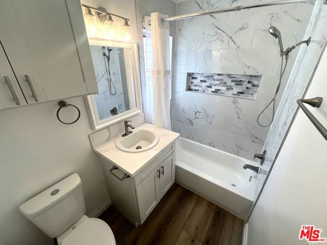 561 N Sweetzer Avenue, West Hollywood CA: https://media.crmls.org/mediaz/bdeef259-224a-4a0f-bc6e-c22b28e344a4.jpg