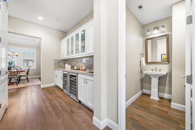 2135 Terra Bella Ct, Livermore CA: https://media.crmls.org/mediaz/bdef2c0b-ce13-4772-a8f3-41c43a0cbae4.jpg