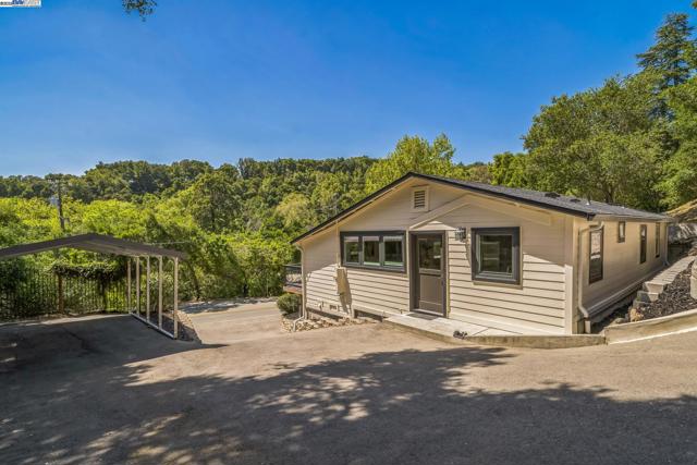 18698 Cull Canyon Rd, Castro Valley CA: https://media.crmls.org/mediaz/bdef66e3-e64a-4d4e-aefa-6f4cbbf9ddb3.jpg