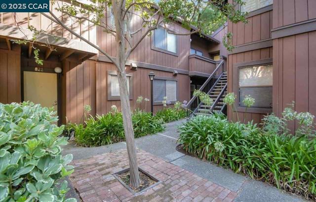824 Camelback Pl, Pleasant Hill CA: https://media.crmls.org/mediaz/bdef7cf6-ddb3-4de7-a8a7-95bccd393e98.jpg
