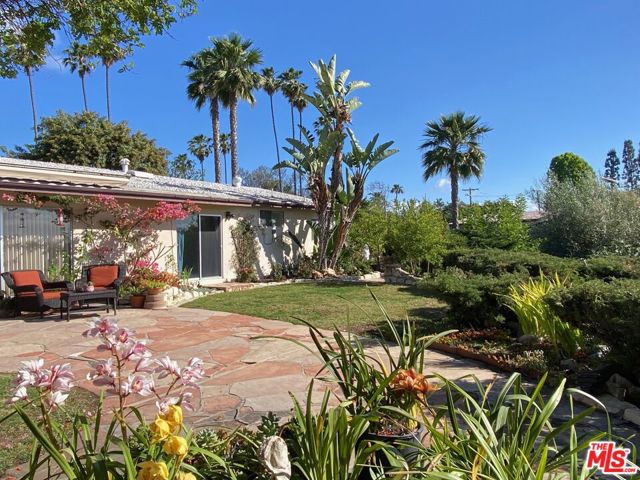16840 Oak View Drive, Encino CA: https://media.crmls.org/mediaz/bdefd172-26f6-4d97-aa27-34bf05375a0c.jpg