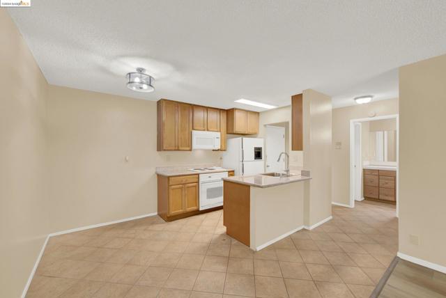 Image 6 of 32 For 85 Vernon St  102