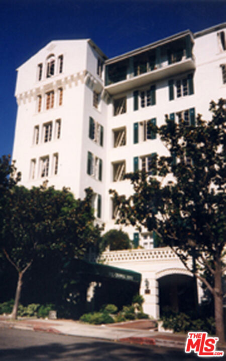 1416 Havenhurst Drive, West Hollywood CA: https://media.crmls.org/mediaz/bdf0624d-767f-42d2-8249-e62bedb97ab9.jpg