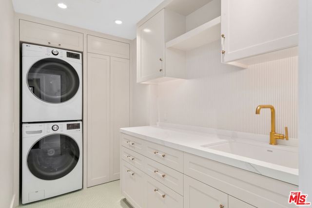 13048 Rose Avenue, Los Angeles CA: https://media.crmls.org/mediaz/bdf08078-a038-43e3-893a-07df2d9af539.jpg