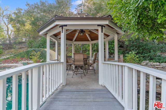 24901 Jim Bridger Road, Hidden Hills CA: https://media.crmls.org/mediaz/bdf11eac-5ca5-41f0-9bce-b74dd606dc2e.jpg