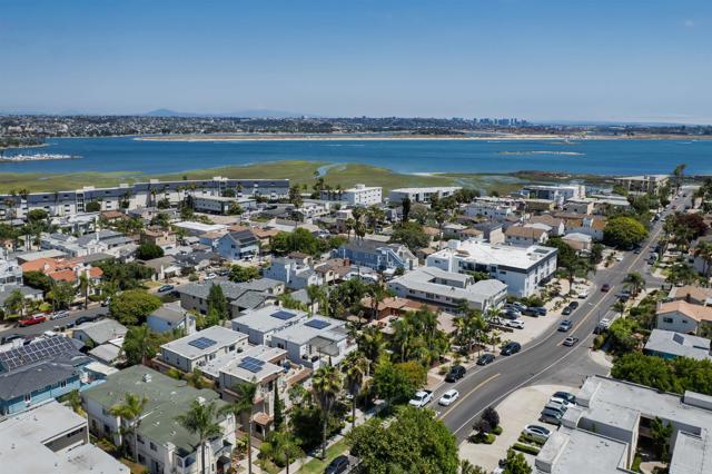 Detail Gallery Image 3 of 39 For 4057 Lamont St, San Diego,  CA 92109 - 3 Beds | 2/1 Baths