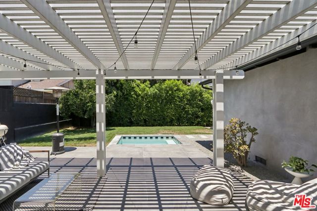 13117 Magnolia Boulevard, Sherman Oaks CA: https://media.crmls.org/mediaz/bdf1d920-37a2-4507-9eaa-e68be63eb6d4.jpg