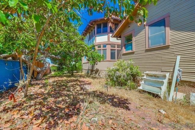 305 F Avenue, National City CA: https://media.crmls.org/mediaz/bdf1de74-f702-439e-a496-c77aa5707deb.jpg