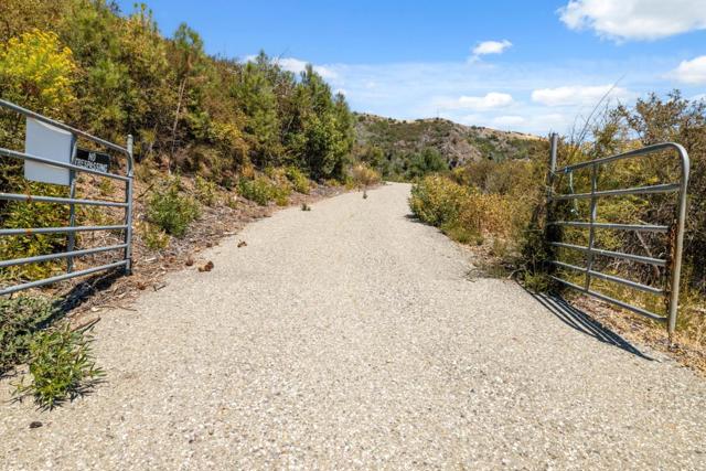 35005 Loma Chiquita Road, Los Gatos CA: https://media.crmls.org/mediaz/bdf1fa85-8131-4bd4-b24f-9fbd79c47203.jpg