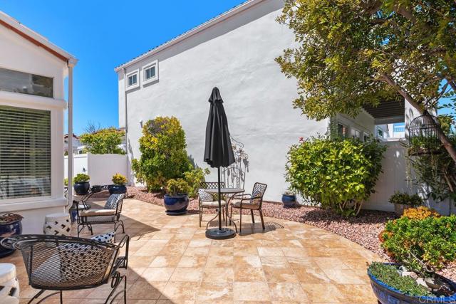 4964 Poseidon Way, Oceanside CA: https://media.crmls.org/mediaz/bdf25d7e-00b5-4ce4-8b16-48c57e263a91.jpg