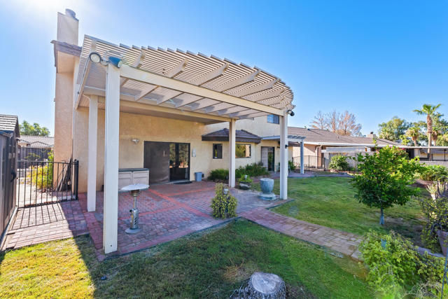 204 Fairway Drive, Needles CA: https://media.crmls.org/mediaz/bdf29c4b-cd92-4f23-9867-2ea0d7c89c9c.jpg