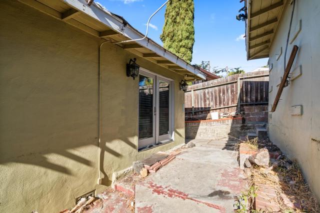 9560 Alcala Avenue, Oakland CA: https://media.crmls.org/mediaz/bdf2d638-87cd-4ee6-9110-e94aa27d74c8.jpg