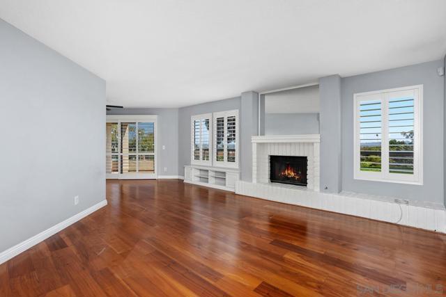 1914 Swallow Ln, Carlsbad CA: https://media.crmls.org/mediaz/bdf316bb-647b-4d79-ac9d-649d73348831.jpg