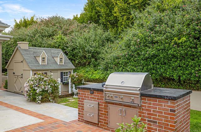 16625 Via Lago Azul, Rancho Santa Fe CA: https://media.crmls.org/mediaz/bdf366c1-3a36-4f9f-8e62-95099f4506a0.jpg