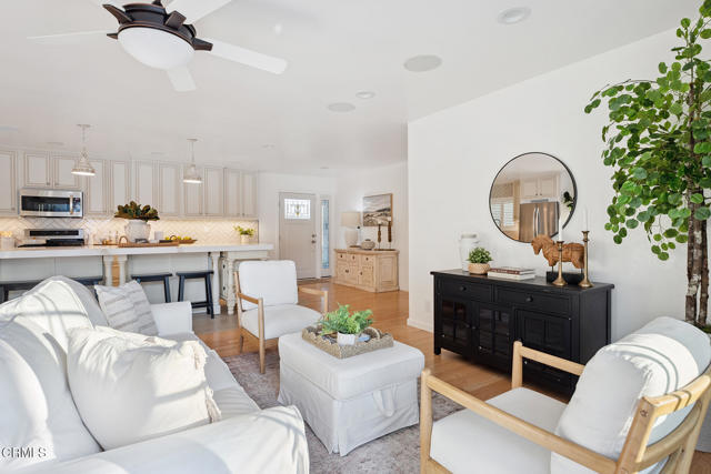 10325 Darling Road, Ventura CA: https://media.crmls.org/mediaz/bdf39e1d-fe9a-472e-91ec-678acae61dde.jpg