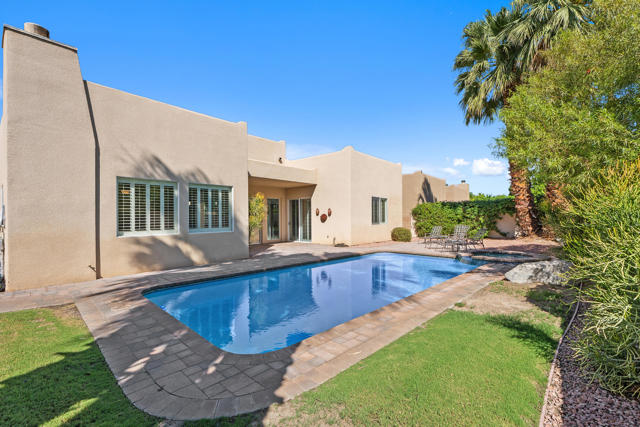 42 Marricopa Court, Palm Desert CA: https://media.crmls.org/mediaz/bdf40cd0-cbb0-420a-83d4-7f11e0dfa06e.jpg
