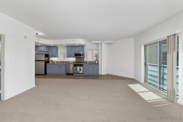 550 15Th St, San Diego CA: https://media.crmls.org/mediaz/bdf41b1f-aee4-48ba-9737-e6e135c29426.jpg