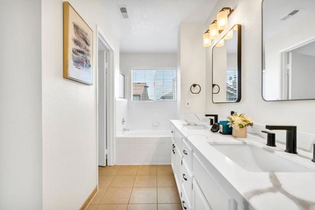 34307 Quartz Terrace, Fremont CA: https://media.crmls.org/mediaz/bdf4fcf1-3f3b-408e-8462-26691328d175.jpg