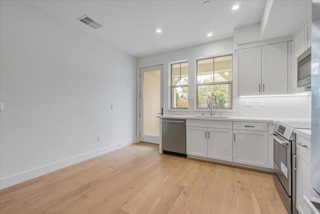 230 Oak Circle, Walnut Creek CA: https://media.crmls.org/mediaz/bdf523bb-05b0-42dc-8948-ecdcfadfbf35.jpg