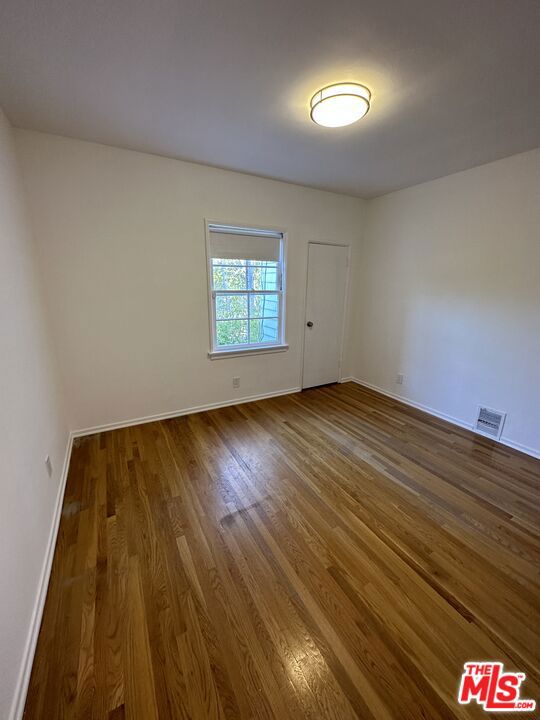 619 N Canon Drive, Beverly Hills CA: https://media.crmls.org/mediaz/bdf58210-3e32-4a91-8ef5-b5c0ce5b346b.jpg