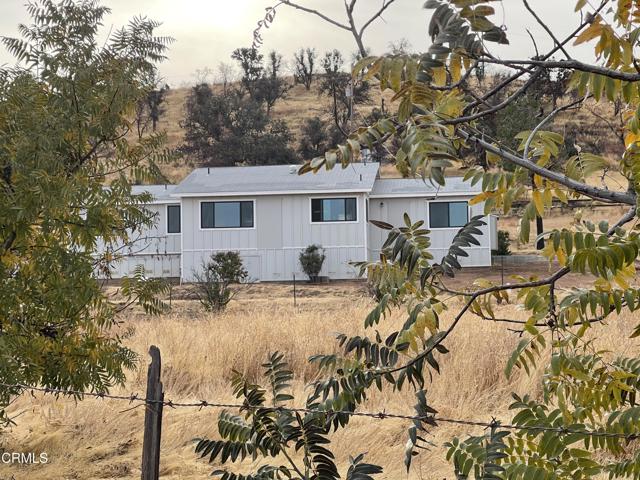 2170 Aliso Park Road, Cuyama CA: https://media.crmls.org/mediaz/bdf5ef33-a7d7-4958-8bcb-427caba6438d.jpg