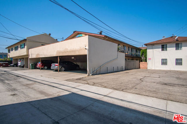 1124 San Rafael Avenue, Glendale CA: https://media.crmls.org/mediaz/bdf60a05-c207-4717-8b5b-d2a4f1e1a6c4.jpg