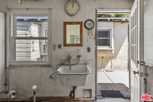 1344 N Parish Place, Burbank CA: https://media.crmls.org/mediaz/bdf6269d-0dc7-4161-9ff3-6a5a98dded8b.jpg