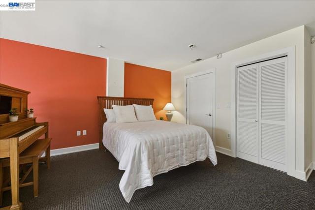 809 Clay St, Oakland CA: https://media.crmls.org/mediaz/bdf69204-5339-4b8e-b519-d722effa6244.jpg