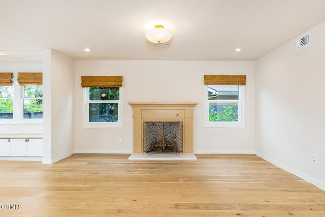 987 Bell Street, Pasadena CA: https://media.crmls.org/mediaz/bdf69f3f-9d2c-4b8f-b0d8-68dfe51f9e2f.jpg