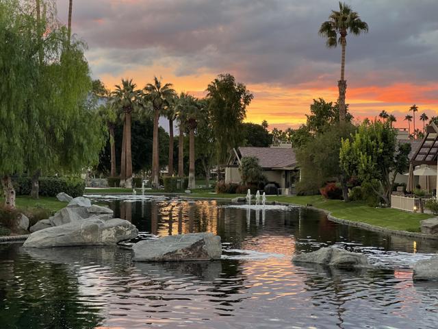 220 Green Mountain Drive, Palm Desert CA: https://media.crmls.org/mediaz/bdf6a7c4-da28-448b-bbd3-25906a975a3b.jpg