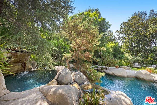 2477 Canyon Oak Drive, Los Angeles CA: https://media.crmls.org/mediaz/bdf6c8f2-1b6a-4e61-b30a-ae5f1cd1c52c.jpg