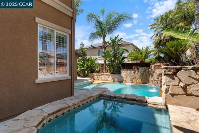 1669 Albani Place, Brentwood CA: https://media.crmls.org/mediaz/bdf6fda0-5d92-4dbe-b9e7-c12ca7b8ff2b.jpg