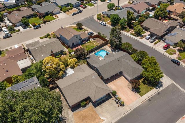 5221 Roxanne Ct, Livermore CA: https://media.crmls.org/mediaz/bdf78407-fe85-4f6e-9a76-fc5ab27bf27e.jpg