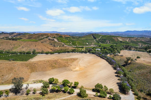 6943 Solano Verde Drive, Somis CA: https://media.crmls.org/mediaz/bdf7a6f0-f9a8-4eac-accd-6c323e3d4198.jpg